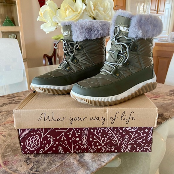 MUK LUKS Winnie Waverly Lined Faux Fur Quilted All Weather Boots, Size: 8 - Picture 9 of 9